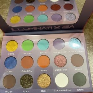 New Illuminatixisa eyeshadow palette